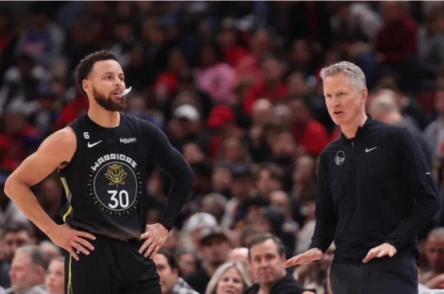 竞技宝娱乐-库里左腿受伤归期未定 勇士卫冕赛季风雨飘摇