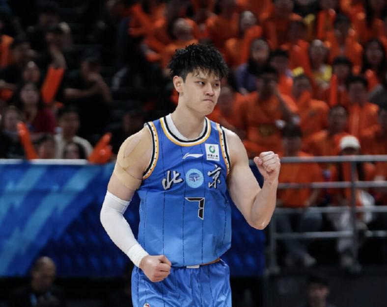 竞技宝娱乐-曾凡博：很荣幸成为如此优秀球队的一份子，只要上场我必拼尽全力